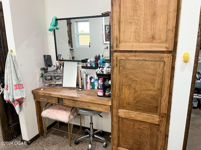 office area featuring baseboards