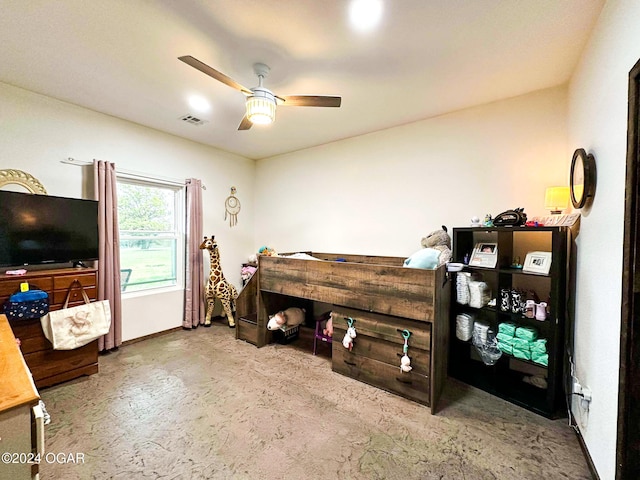 bedroom with ceiling fan