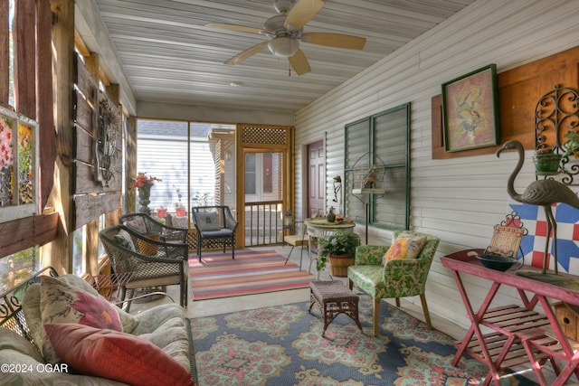 sunroom featuring a ceiling fan