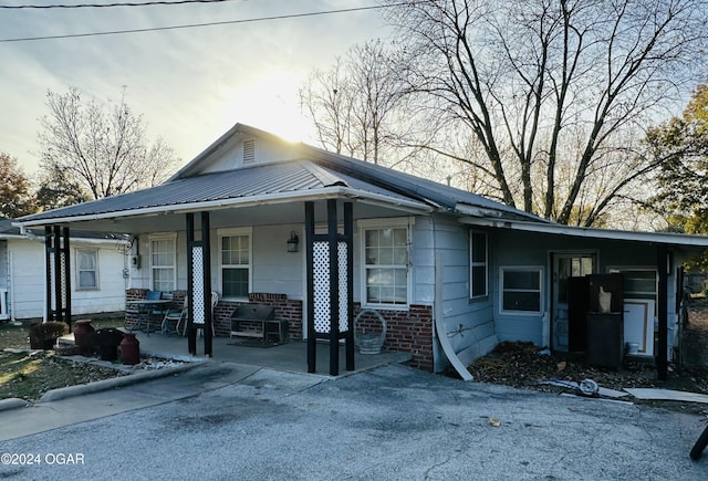 view of front facade with covered porch