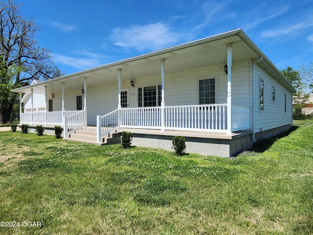 manufactured / mobile home with a front yard and a porch