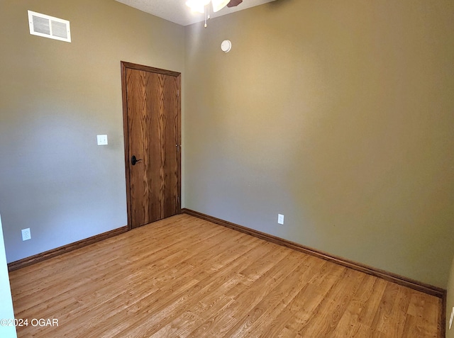 empty room with light hardwood / wood-style flooring and ceiling fan