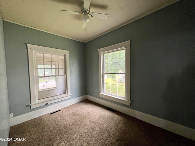 carpeted empty room featuring ceiling fan