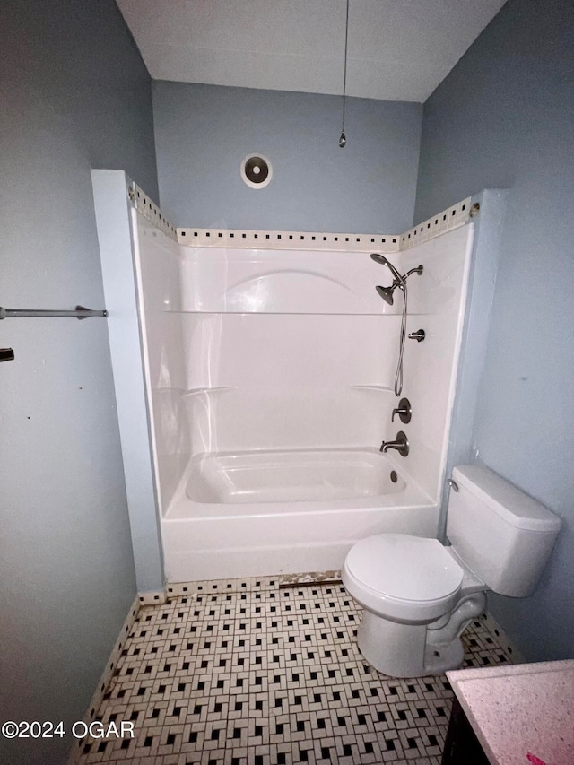 full bathroom with washtub / shower combination, a textured ceiling, toilet, and vanity