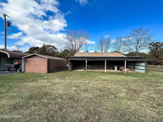 exterior space featuring a yard