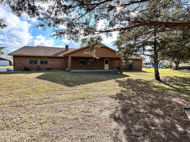 back of house featuring a yard