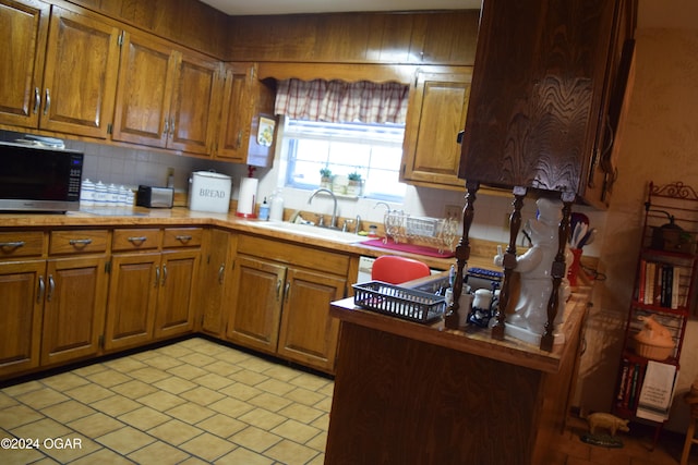 kitchen with tasteful backsplash and sink