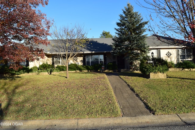 ranch-style house with a front lawn