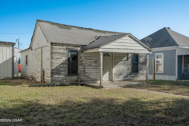 319-323 N Harlem Ave, Joplin, MO 64801 - view of front of property featuring a front yard and a shingled roof