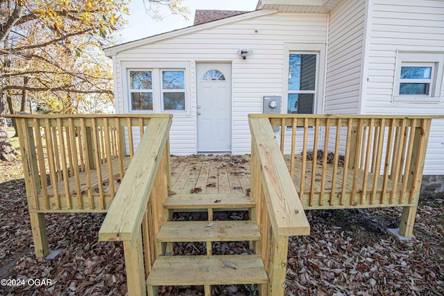 property entrance with a wooden deck