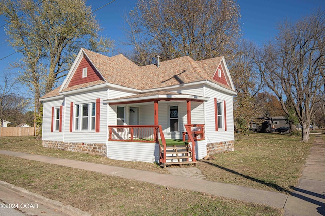 view of front of home featuring a porch and a front yard