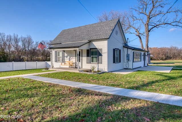 view of front facade with a porch and a front lawn