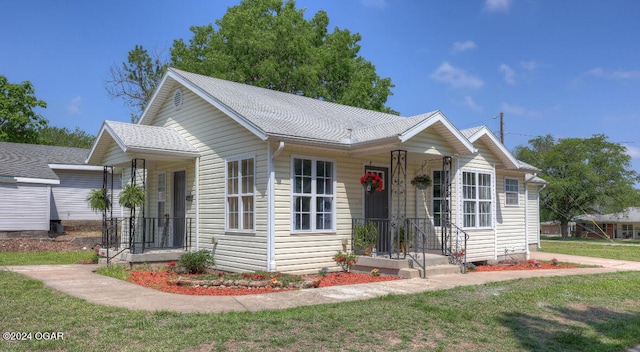 view of front of home with a front yard