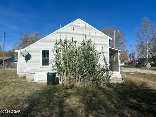 view of side of property featuring a yard