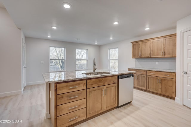 kitchen with sink, stainless steel dishwasher, a kitchen island with sink, and light wood-type flooring