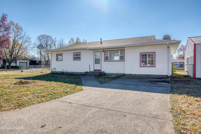 view of front of house with a front lawn