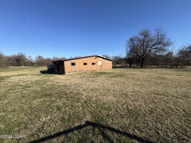 view of yard with a rural view and an outdoor structure