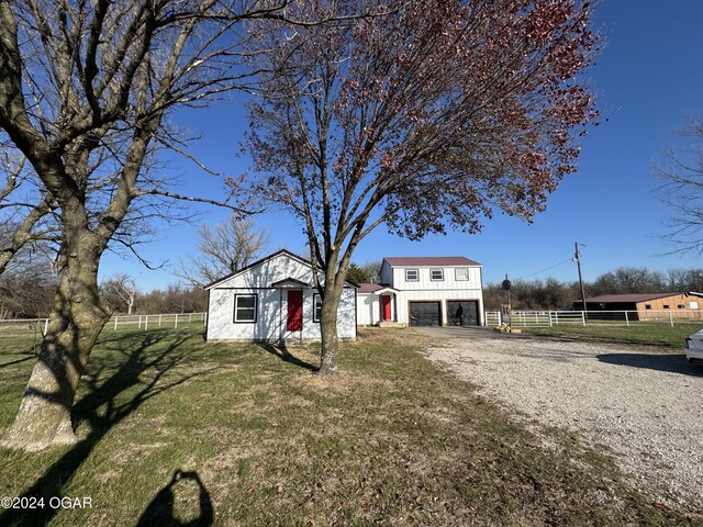 view of front of house featuring a garage and a front yard