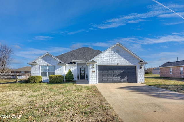 view of front of property featuring a front yard and a garage