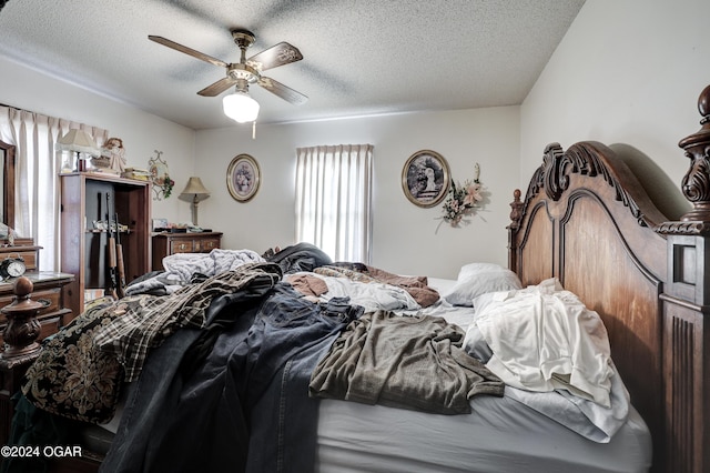 bedroom featuring a textured ceiling and ceiling fan