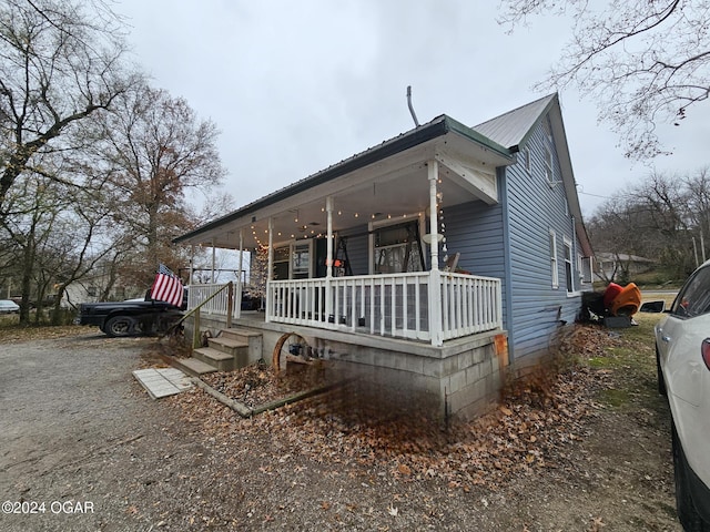 view of front facade with covered porch