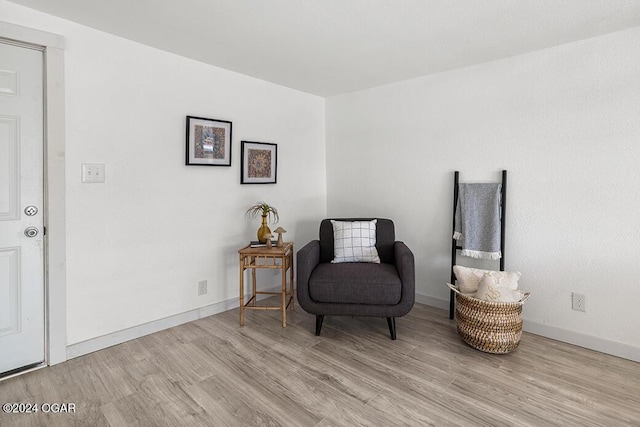 living area with light hardwood / wood-style flooring