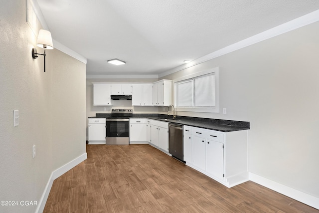 kitchen featuring white cabinets, sink, light hardwood / wood-style flooring, ornamental molding, and stainless steel appliances