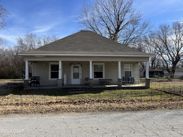 view of front facade with covered porch