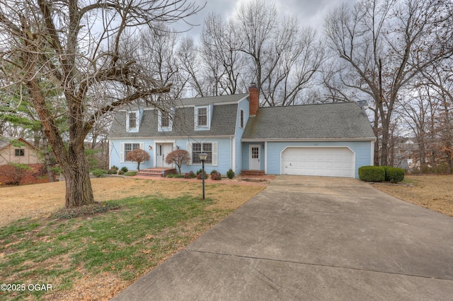 view of front of property featuring a front yard and a garage