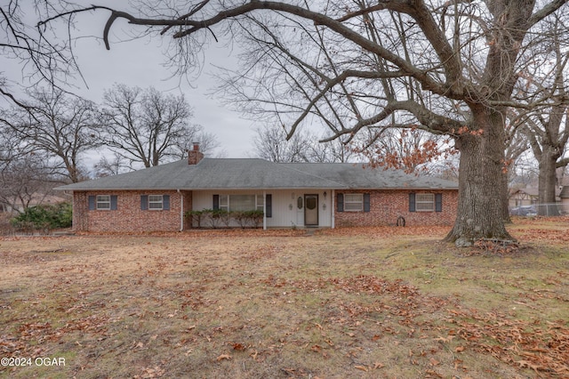 ranch-style home with a front yard