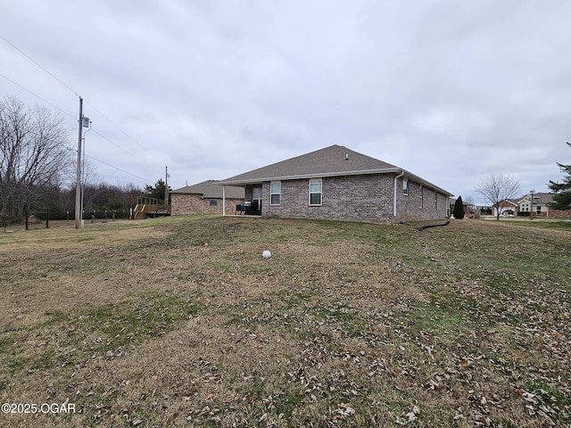 exterior space featuring a yard