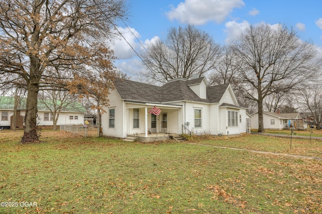 view of front of home featuring a front yard