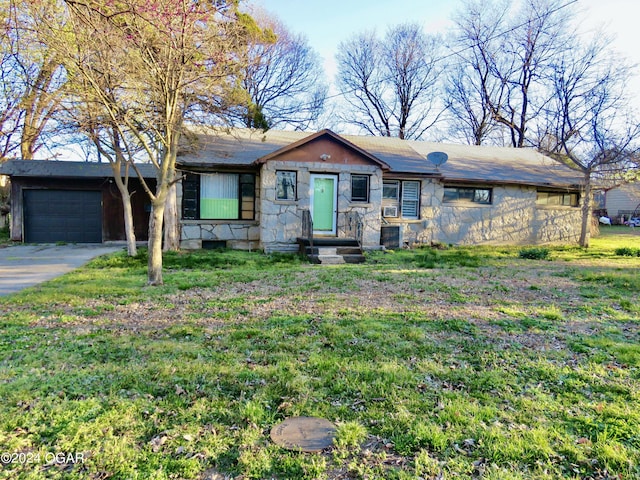 single story home featuring a front yard and a garage