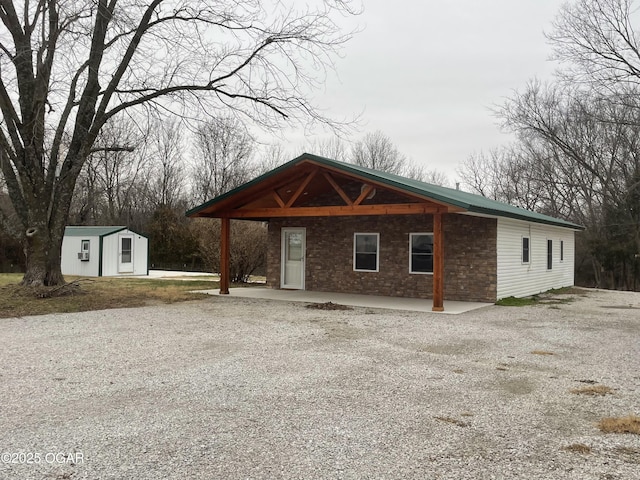 view of front of property featuring a storage unit