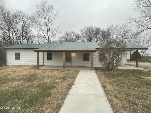 ranch-style home featuring a carport and a front yard