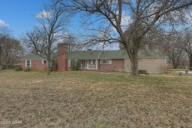 ranch-style house with a front yard