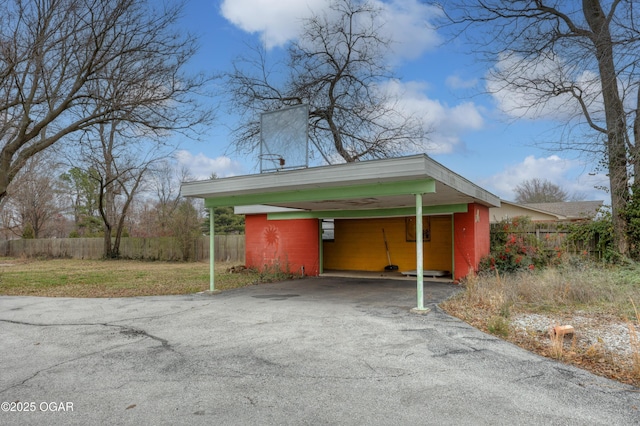 view of vehicle parking featuring a carport