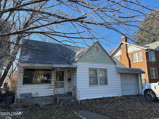 view of front facade featuring a garage