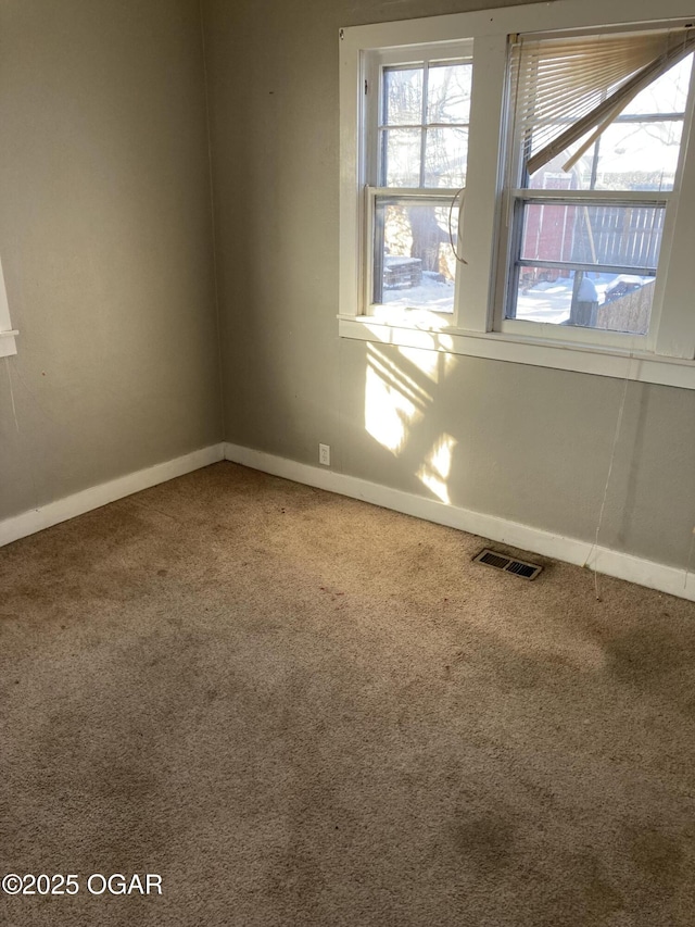 spare room with carpet flooring