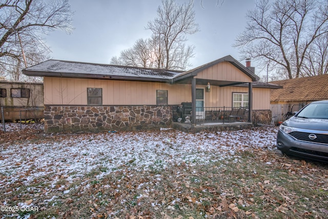 single story home featuring a porch