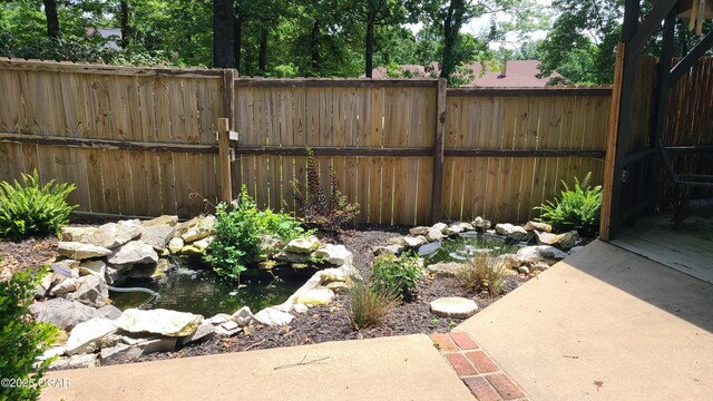 2007 E 47th St, Joplin, MO 64804 - view of yard with a garden pond