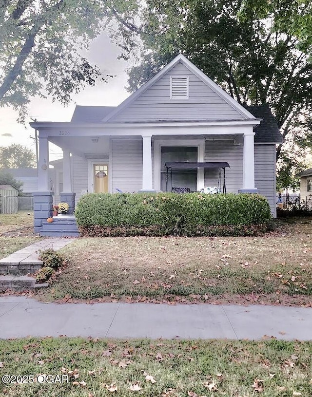 view of front facade with covered porch