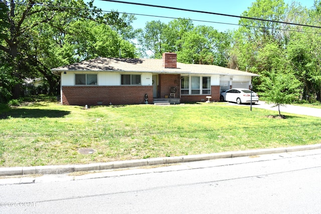 view of front facade featuring a front lawn