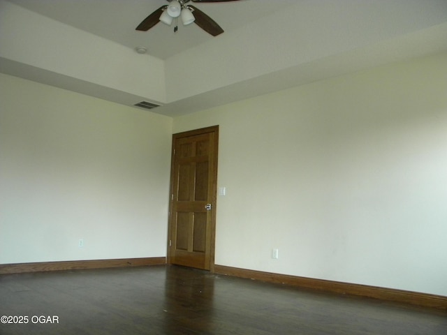 unfurnished room with ceiling fan