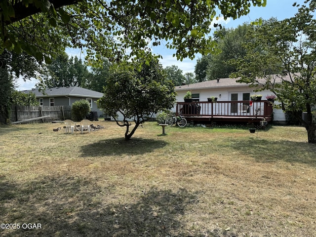 1019 Hawthorne St, Carthage, MO 64836 - view of yard featuring a deck
