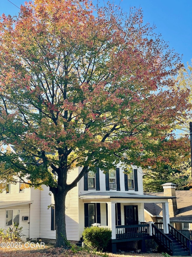 view of front of property featuring a porch