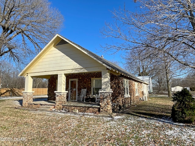 view of front of home featuring a porch