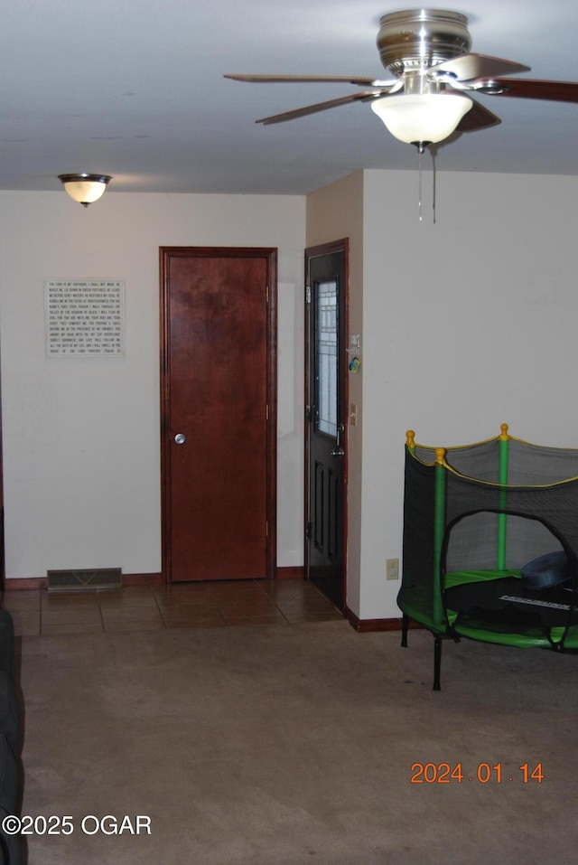 foyer with ceiling fan