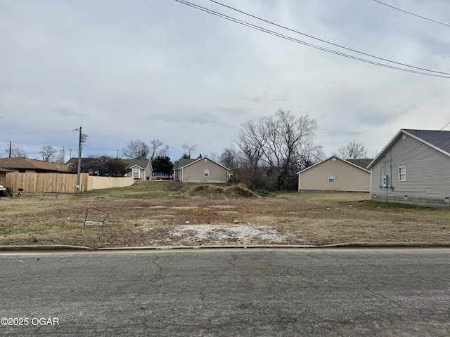 Listing photo 3 for 1211 S Peters Ave, Joplin MO 64804