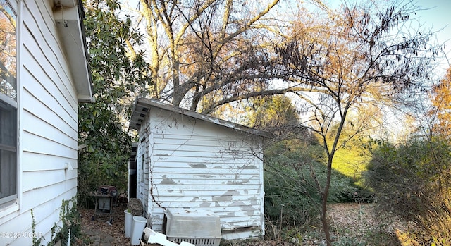 view of outbuilding